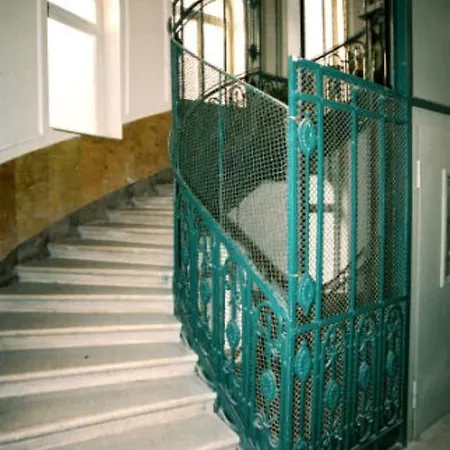 Club & Apartman *