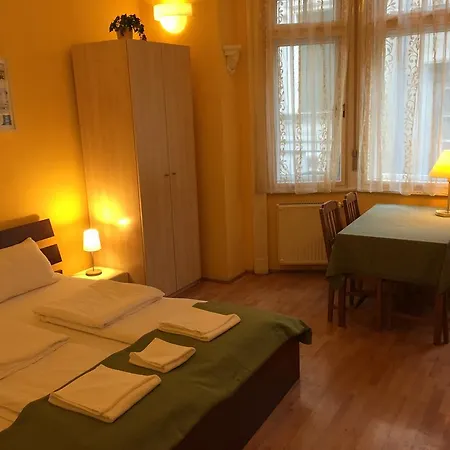 Club & Budapeşte