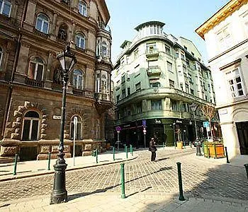 Club & * Budapeşte