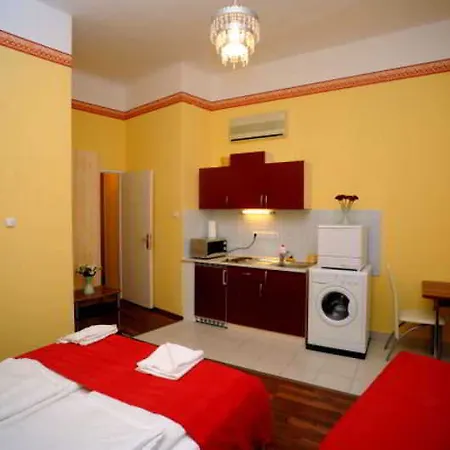 Club & Budapeşte