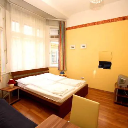Club & Apartman *