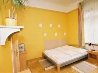 Club & Budapeşte