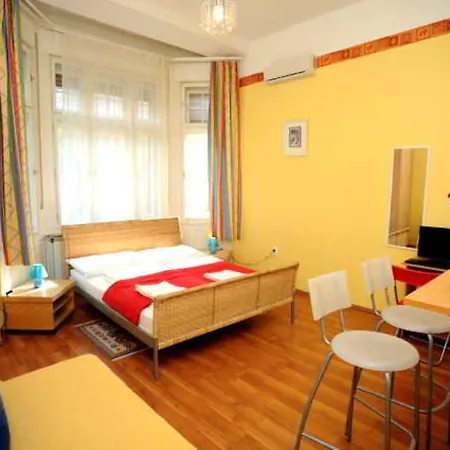 Club & * Budapeşte